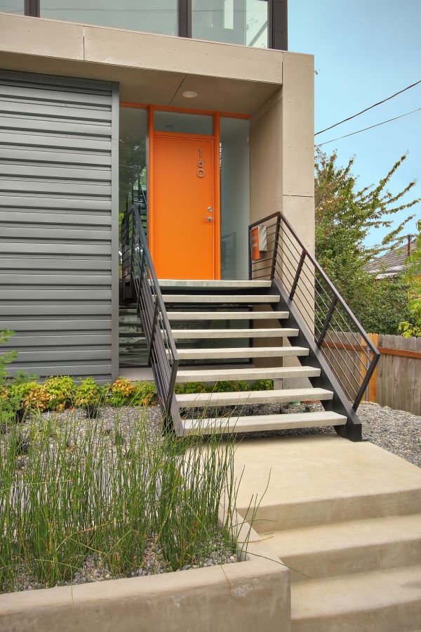 оранжева входна врата